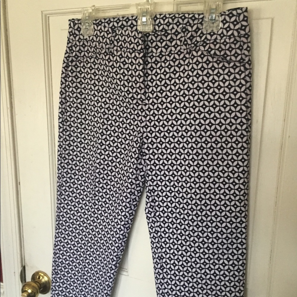 New Directions Petite stretch capris. Size 8P